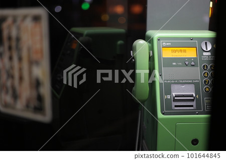 晚上在電話亭 晚上在電話亭 101644845