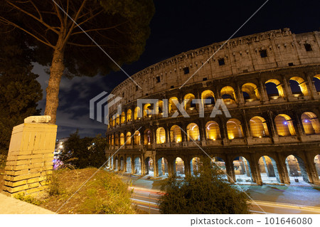rome, italy, colosseum old ancient building gladiator battle at night. 101646080