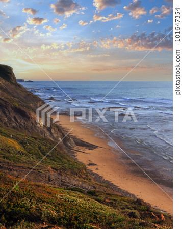 Evening ocean beach (Algarve, Portugal). 101647354