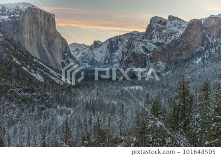 Sunrise at tunnel view 101648505