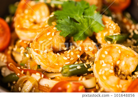 Udon stir-fry noodles with shrimp and vegetables. Asian cuisine 101648856