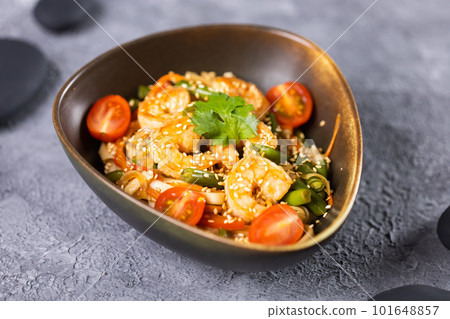 Udon stir-fry noodles with shrimp and vegetables. Asian cuisine 101648857