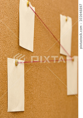 Blank paper notes are pinned to a cork board. The concept of detective investigation. Copy space. 101648897
