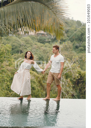 couple relaxing at an amazing beach club in Bali indonesia 101649083