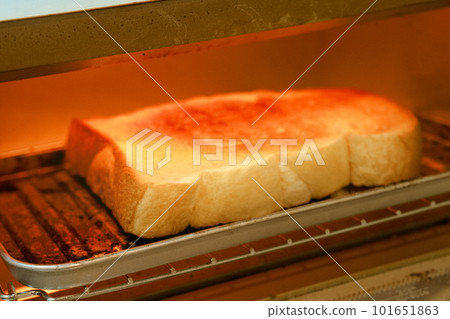 烤箱新鮮出爐的麵包 早餐 01 烤箱新鮮出爐的麵包 早餐 01 101651863