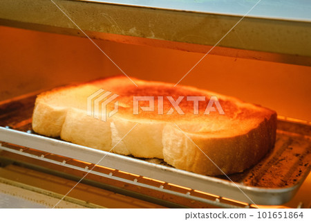 烤箱新鮮出爐的麵包 早餐 02 101651864