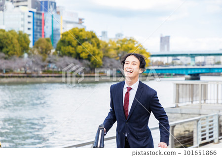 奔跑在河床上的商人 101651866