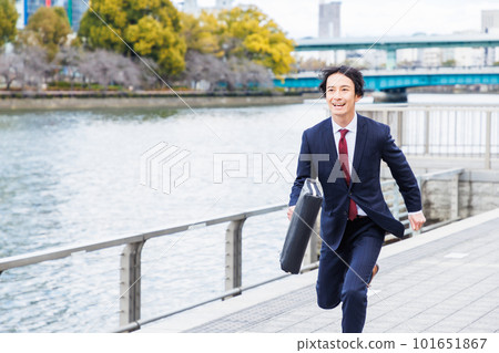 奔跑在河床上的商人 101651867