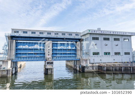 Shibaura Drainage Pumping Station, a disaster prevention facility built to prevent flood damage in Minato Ward, Tokyo Shibaura Drainage Pumping Station, a disaster prevention facility built to prevent flood damage in Minato Ward, Tokyo 101652390