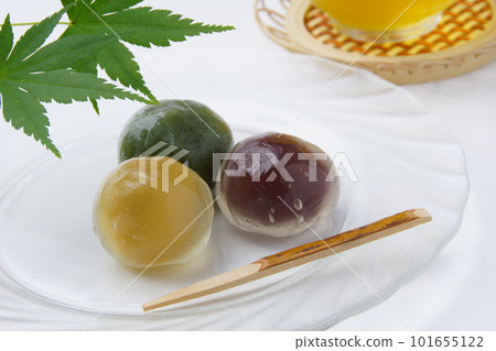 Kuzu-manju frozen dessert 101655122