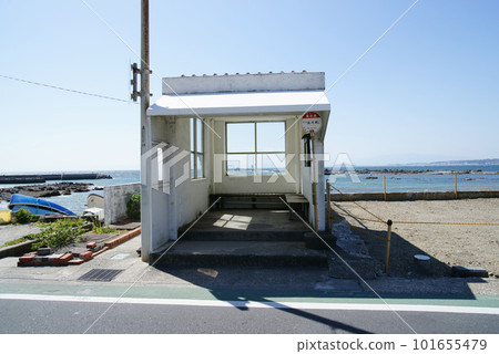 在葉山可以看到大海的巴士站 在葉山可以看到大海的巴士站 101655479