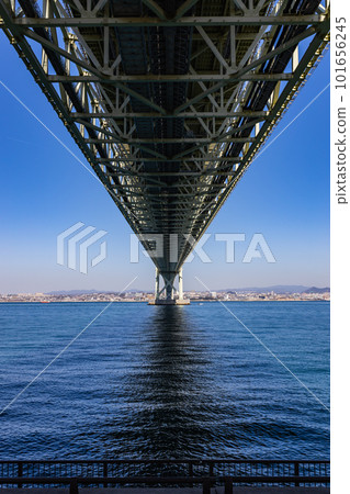 Akashi Kaikyo Bridge seen from the bottom Akashi Kaikyo Bridge seen from the bottom 101656245