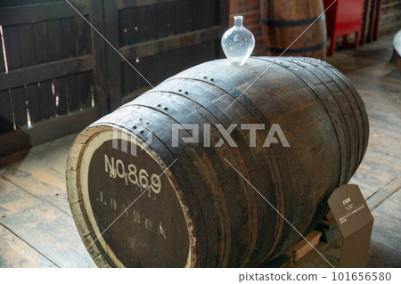 酒莊之旅 酒桶 酒莊之旅 酒桶 101656580