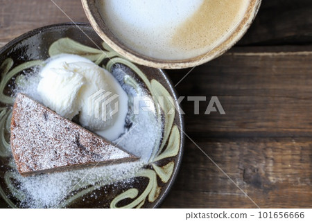 Gluten-free chocolate gateau and cafe au lait made with rice flour 101656666