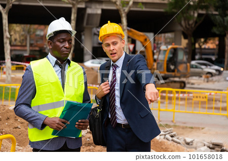 Young foreman shows someting to the african-american worker 101658018