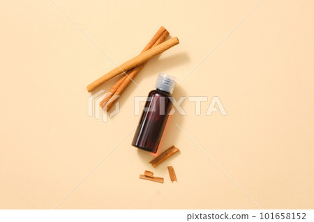 An empty label bottle containing essential oil extracted from Cinnamon (Cinnamomum). Product mockup. Blank space for text adding 101658152