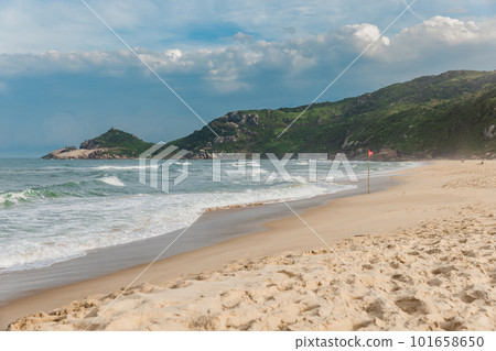 Scenic sandy beach before an oncoming storm. Mole beach in Florianopolis 101658650