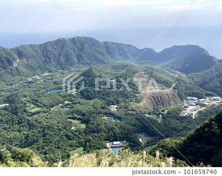 Remote and isolated hidden island Aogashima island in Tokyo, Japan 101659740