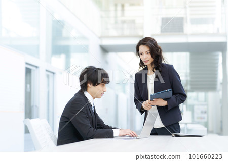 Portrait of working men and women 101660223
