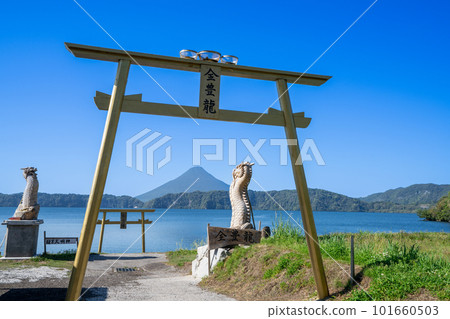 "Kagoshima Prefecture" Golden Torii, Lake Ikeda and Mt. Kaimondake 101660503