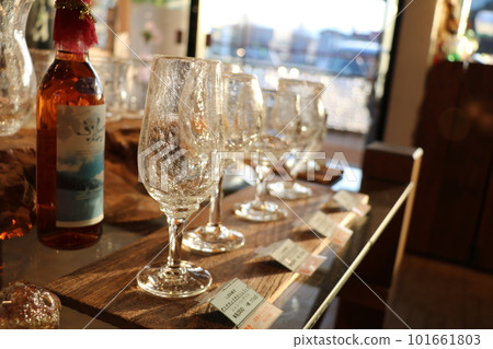 A glass A glass 101661803