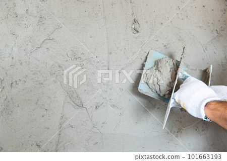 The plasterer on the wall 101663193