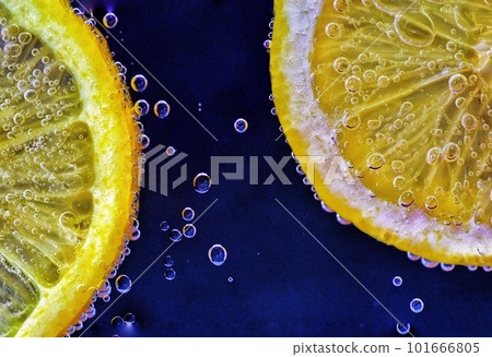 Close-Up of Sliced Lemon: Bright and Refreshing Citrus Fruit 101666805