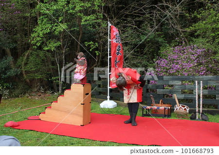 Traditional Japanese monkey performance 101668793
