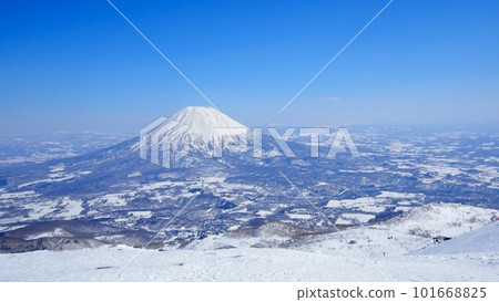 從新雪谷看到的羊蹄山美麗的冬景 101668825