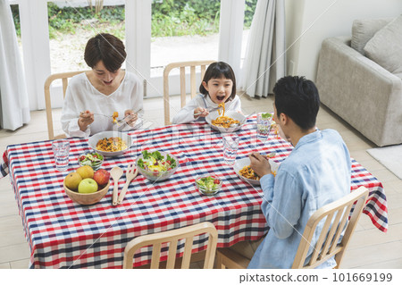 Family eating 101669199