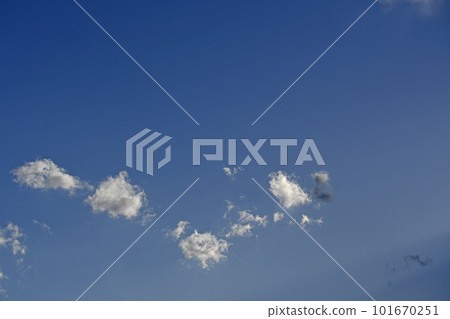 藍天和多雲 101670251