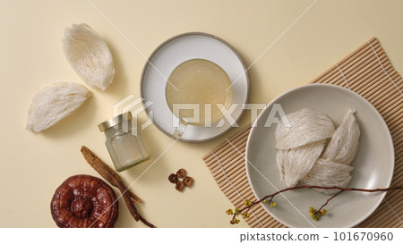 Top view of raw bird nest, bowl soup, red lingzhi mushroom, and ginseng. Rare herbs originating from nature, popular in Korea. Top view of raw bird nest, bowl soup, red lingzhi mushroom, and ginseng. Rare herbs originating from nature, popular in Korea. 101670960