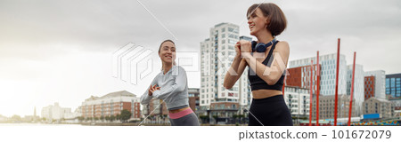 Beautiful sportive women doing fitness exercise on city background at morning 101672079