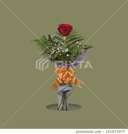 man holds a bouquet with a red rose for Sant Jordi 101672977