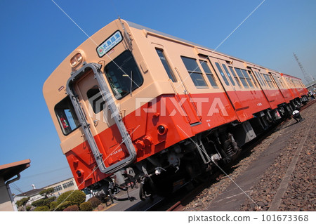 水島臨海鐵道喜波30系和20系柴油列車在晴朗的天氣下散發出美麗的光芒(拍照處)_攝於2023年3月19日 水島臨海鐵道喜波30系和20系柴油列車在晴朗的天氣下散發出美麗的光芒(拍照處)_攝於2023年3月19日 101673368