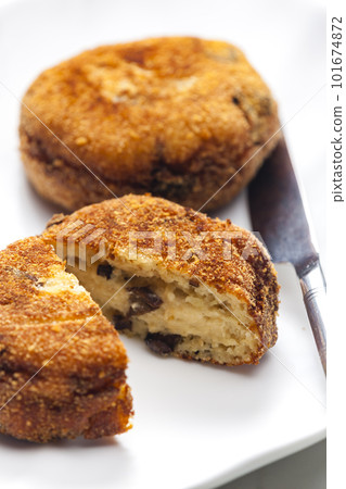 cauliflower and potato burgers with mushrooms cauliflower and potato burgers with mushrooms 101674872