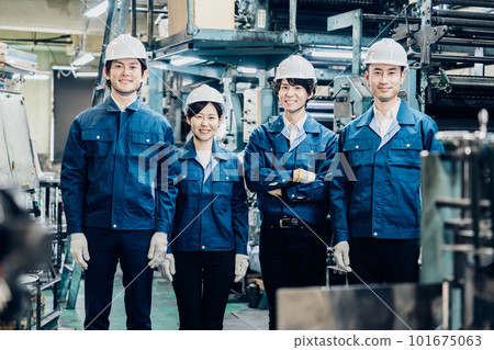 group photo of factory workers 101675063