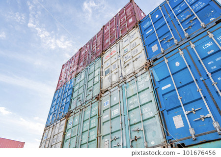 Various transport containers stacked (trade image) 101676456
