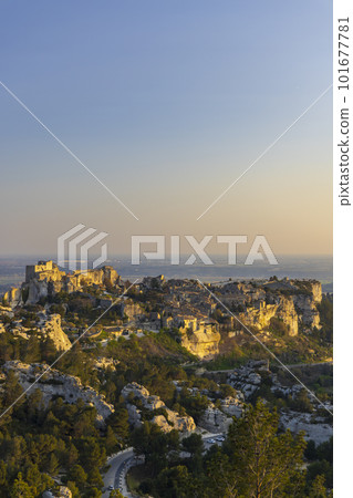 Medieval castle and village, Les Baux-de-Provence, Alpilles mountains, Provence, France Medieval castle and village, Les Baux-de-Provence, Alpilles mountains, Provence, France 101677781