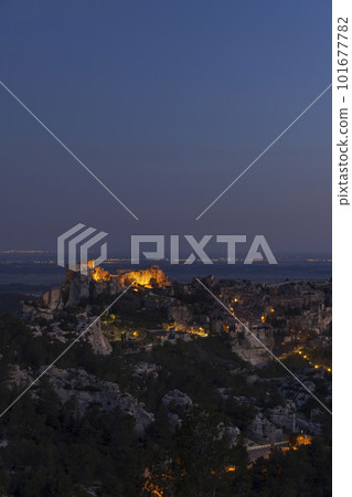 Medieval castle and village, Les Baux-de-Provence, Alpilles mountains, Provence, France Medieval castle and village, Les Baux-de-Provence, Alpilles mountains, Provence, France 101677782