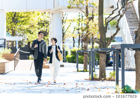 走在城市的夫婦 走在城市的夫婦 101677929