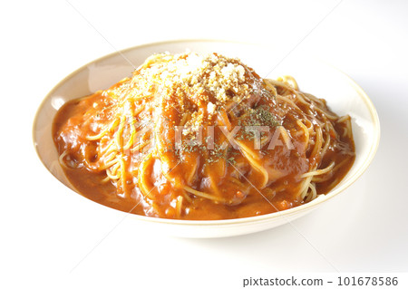 Shoot a large serving of meat sauce pasta on a white background Shoot a large serving of meat sauce pasta on a white background 101678586