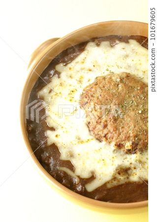 A bird's-eye view of hot curry with plenty of cheese and hamburger A bird's-eye view of hot curry with plenty of cheese and hamburger 101679605