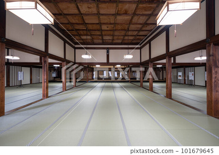 Higashi Hongan-ji Temple's main hall 101679645