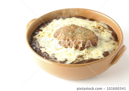 Hot curry with plenty of cheese and hamburger on white background 101680341
