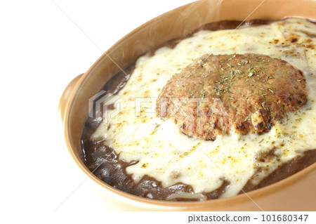 Hot curry with plenty of cheese and hamburger on white background 101680347