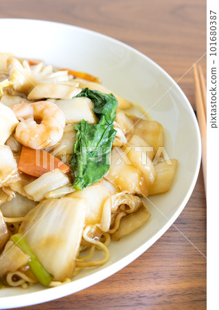 美味的五目煎炒麵 美味的五目煎炒麵 101680387