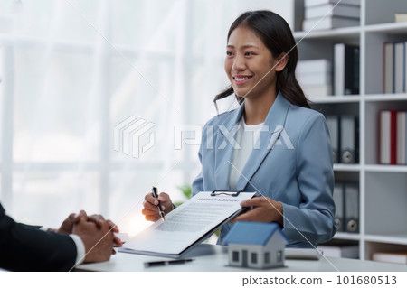 Close up Business people or Real Estate agent explain signing agreement for sale house to client. Property, Insurance, Broker concept Close up Business people or Real Estate agent explain signing agreement for sale house to client. Property, Insurance, Broker concept 101680513