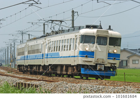 北陸本線西高岡～高岡 JR 西日本 475 系 A08 編隊（金澤） 101681684