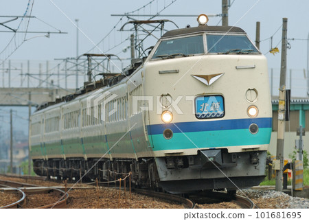 北陸本線高岡-西高岡 JR東日本485系列T12編隊（新潟）北越 101681695